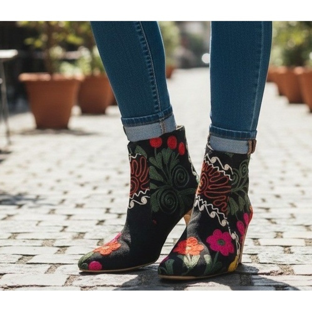Zeyzani SuzaniEmbroidered Floral Ankle Boots Women's 38 Boho Folk Art Wood Heel